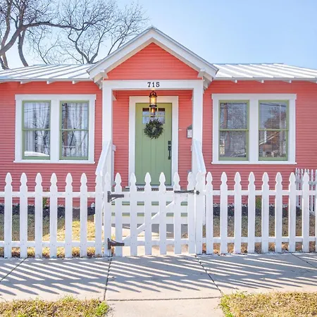 Dazzling 3 Br2 Ba Home Near Downtown Tower Americas